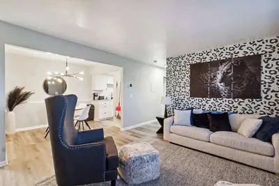 Image de Lansing Layover#3 | 2 Br - 1 Ba