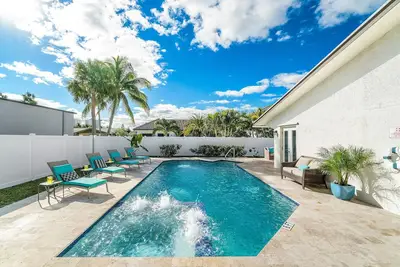 Image de Heated Pool/Htub & Pool Cabana w/Tv Walk to Beach!