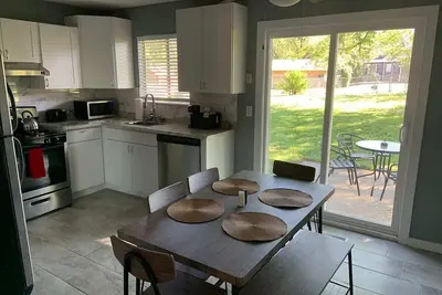 Image de Tulsa whole home near Hard Rock Casino and I-44 with large fenced backyard