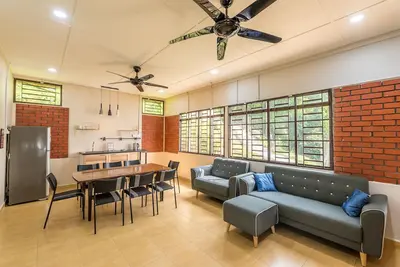 Private Hill Side Bangalow Style Home Stay With Serene Beach Side