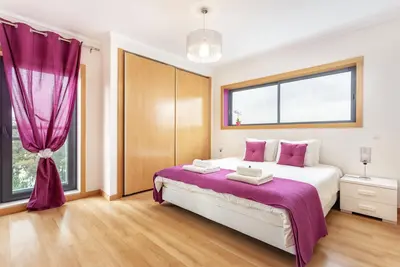2-Bedroom Apartment with Rooftop Pool, Village Marina, Olhão