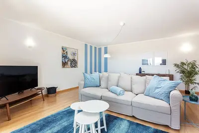 Appartement de Luxe avec 2 Chambres et Piscine sur le Toit, Village Marina Olhão