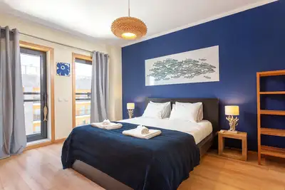 Luxury 2-Bedroom Apartment with RiaView & Rooftop Pool, Village Marina, Olhão