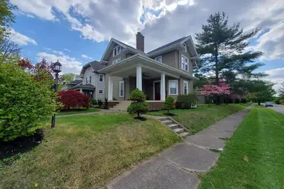 Middletown Centenarian 4 Bed 2 Bath Sleeps 12