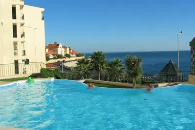 Image de Spacious luxury apartment with 180° ocean view, pool, seafront beach
