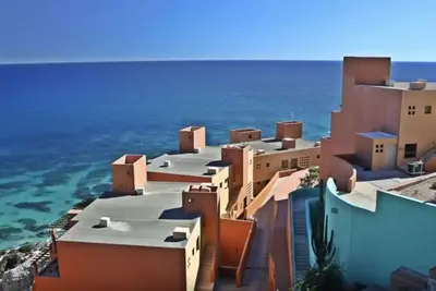 Image de Club Regina Ocean Front Condo 2