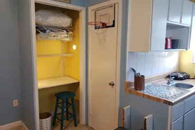 Image de Quaint Cottage Walking Distance to Beach