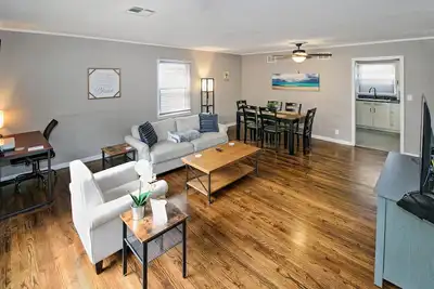 Image de Family Home Near Expo Center - Dogs Ok - Fenced Yard - No Checkout Chores