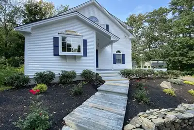 Image de Great Location- 4 bedrooms with 2 ensuites. Short walk to beach and town center.