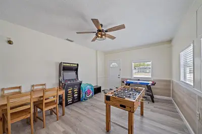 Image de Heated Pool Florida Home 10 miles beach \n3 miles Img