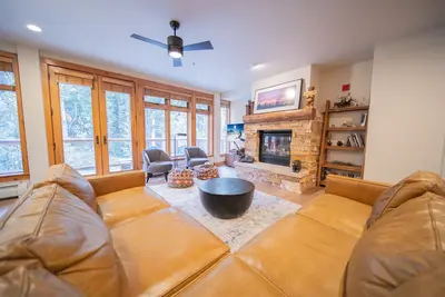 Image de Ski-in Ski-out Winter Retreat! Pool/Hot Tub