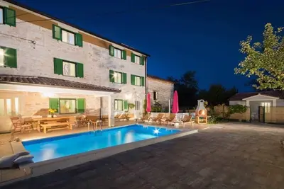 Image de Nouvelle villa avec piscine privée près de Pula