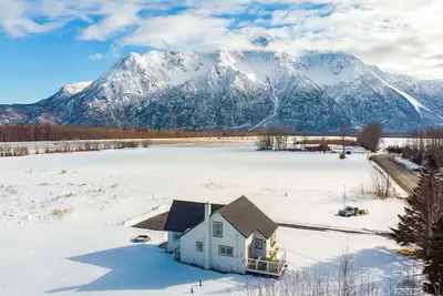 Image de Revival Acres: Historic Farmhouse on 5 Acres w/Stunning Mountain Views