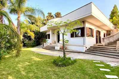 Image de Fantastic villa surrounded by greenery near 300 meters from the sea