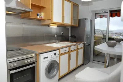 Image de T3 avec vue panoramique village et mer, emplacement de parking & terrasse