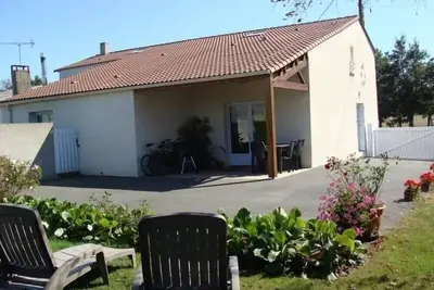 Image de Maison Rénovée à La Ferme avec Jardin Clôturé, à Proximité de Pistes Cyclables et Sentiers