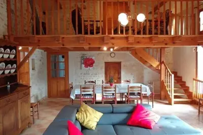 Gîte à Saint-Juire-Champgillon avec piscine privative, sauna, jardin et wifi