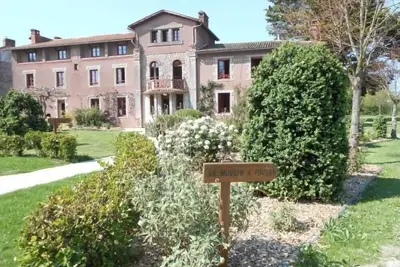 Maison de caractère avec piscine commune, proche du Puy du Fou et de Nantes