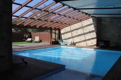 Image de Élégant gîte 18ème siècle rénové avec piscine couverte, terrasse et grand terrain aux Herbiers.