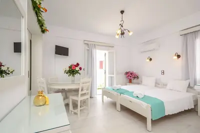 Image de \"Lygdamis Hotel\" quadruple apartment in the heart of Naxos