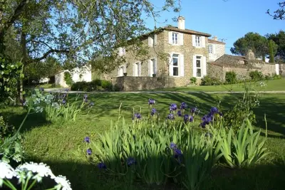 Image de Maison rénovée avec piscine et grand jardin, à 2 km de la Vallée de l'Yon