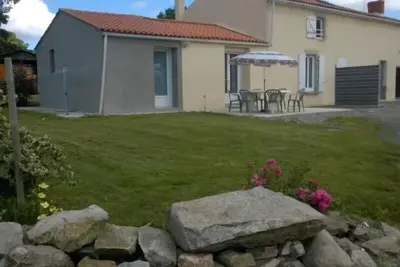Image de Maison rénovée à la ferme avec terrasse, Wifi et parc animalier