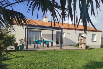 Image de Maison récente à la ferme avec jardin, terrasses, 4 chambres, proche plages et pêche privée