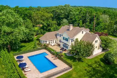 Image de North Fork Family Villa- large family home with fenced in pool