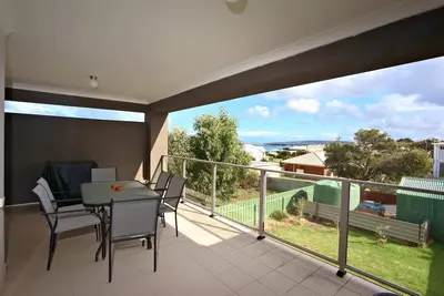 Image de Upstairs 13 Elliot Avenue Hayborough