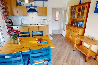 Bright 3-room apartment with balcony in a quiet location for up to 4 people