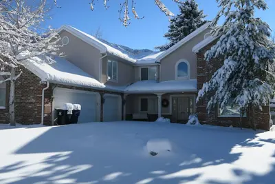 Image de Plus grande centrale de ski Accueil: Restez N ski Promotions avec des ascenseurs!