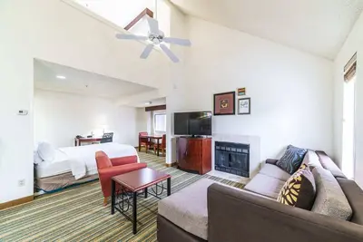 Phoenix Loft sleeps 6