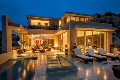 Image de Luxury 4 Br Villa Pacific West Includes Heated Pool, Bbq, Gourmet Kitchen + More