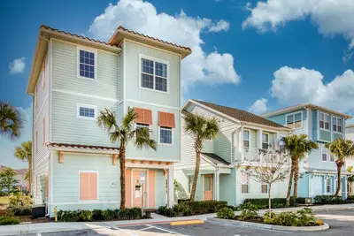 Image de Sunset on Shaker Cottage with Private Pool near Disney with Margaritaville.