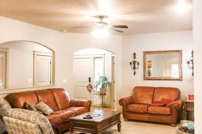 Image de Clean, Comfy, and Cozy Near Everything! (Family and Dogs Friendly:)