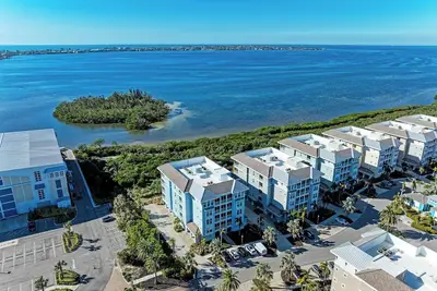 Image de One Particular Harbour 396-103~ Beaches 5 minutes