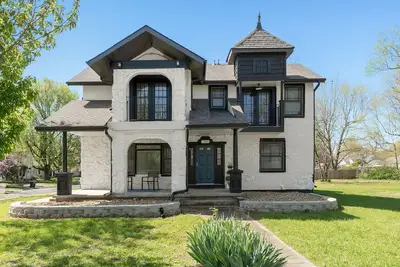 Image de 6 bedroom Large house in Pickwick district Springfield Near Msu