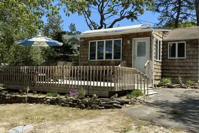 Image de Contemporary Beach Cottage - Walk to Bay, Minutes from Ocean