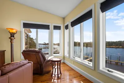 Image de Waterfront Views & Boat Slip, Blackwell Point #A