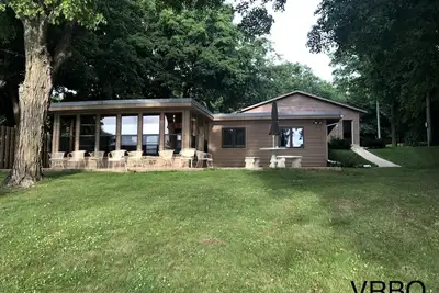 Image de Charming Cabin on Crystal-Clear Lake Latoka!