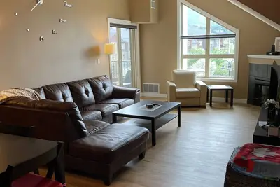 Image de Top Floor 2 Bedroom with Mountain and Lake Views