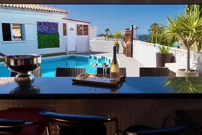 Lovely 4-Bed Villa with ocean views in Sueño Azul