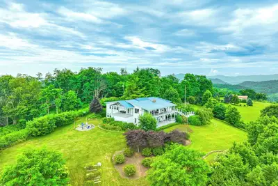 Image de Near Hiking Trails: Luxe Canton Getaway w/ Grill