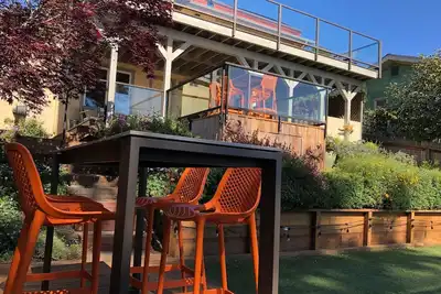 Image de \"Bay View Hilltop Retreat, Indoor/Outdoor Living\"