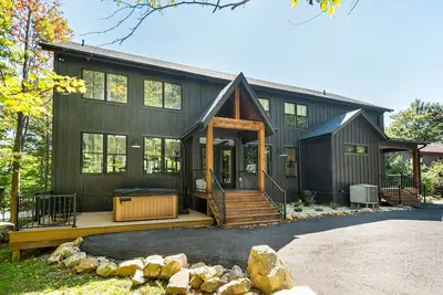 Image de No Black Tie Affair | 5 Bedroom Suites, Hot Tub