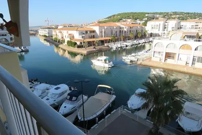 Image de T2 bien entretenu avec loggia et parking à Sète