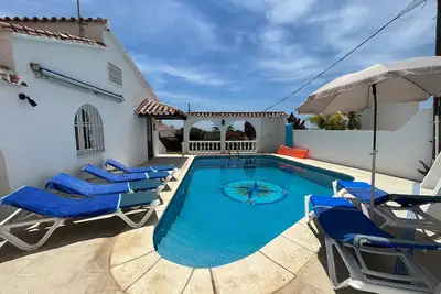 Image de Casa Chispa à Nerja  avec jardin et piscine privée