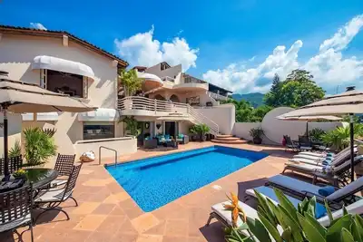 Image de Large walk to town and beach villa in downtown Puerto Vallarta with pool, jacuzzi and views
