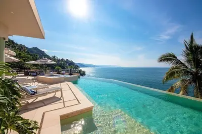 Image de Private villa in Puerto Vallarta with beach access and, infinity pool and views