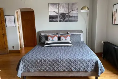 Image de Studio apartment in the middle of downtown!